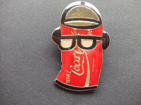Coca Cola blikje met zwarte zonnebril